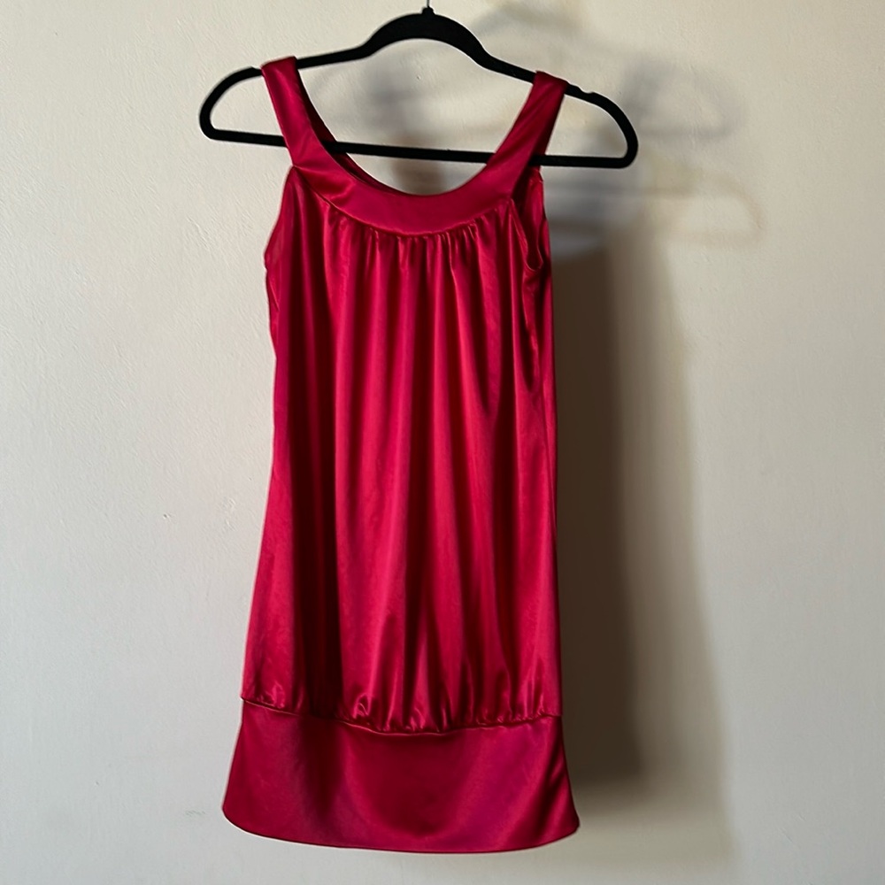 VINTAGE RED SATIN SLEEVELESS TOP